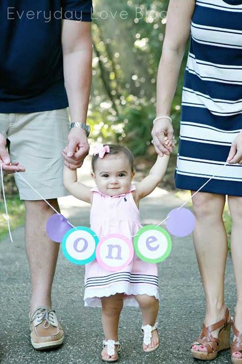 10 Must Take First Birthday Photo Ideas via Pretty My Party One Year Pictures, Baby Birthday Photoshoot, First Birthday Photography, 1st Birthday Pictures, 1st Birthday Photoshoot, First Birthday Pictures, Baby Photoshoot Boy, Easy Birthday, 1st Birthday Photos