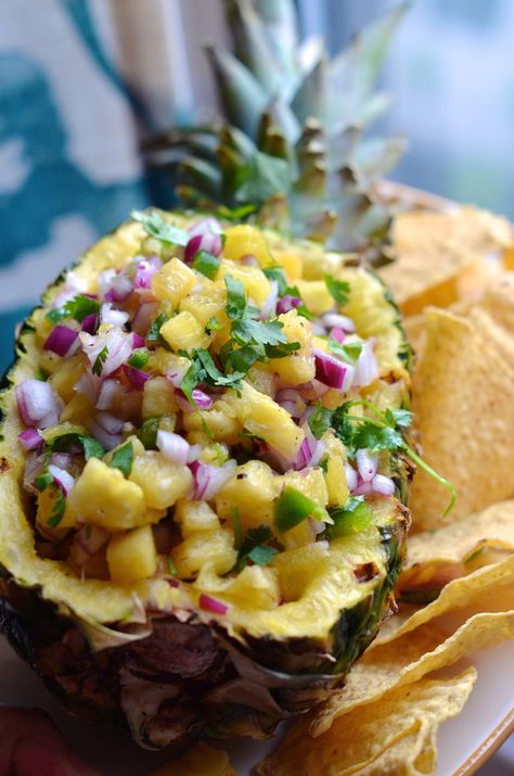 cinco de mayo Tacobar Party, Fresh Pineapple Salsa Recipe, Bacon Appetizer, Work Appreciation, Piñata Party, Taco Bar Party, Pineapple Salsa Recipe, Cola Chicken, Spicy Pineapple