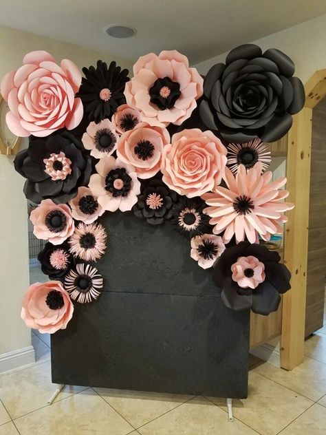 diy-giant-paper-flowers-ideas-try Giant Paper Flowers Diy, Kraf Kertas, Backdrop Diy, Diy Flores, Fleurs Diy, Diy Event, Paper Flower Backdrop, Giant Flowers, Giant Paper Flowers