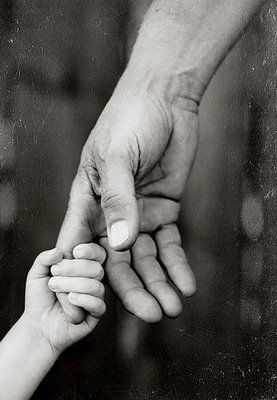 Definitely getting one of these when my lil man is old enough Father Son Photography, Hand Photography, Hand Photo, Hand Reference, Foto Baby, Desenho Tattoo, Family Tattoos, Baby Hands, Hand Art