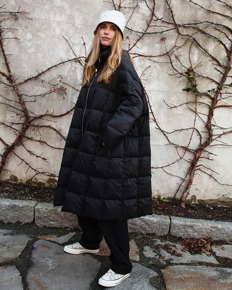 Pernille Teisbaek wears a puffer coat Style Archetypes, Oversized Puffer Coat, Pernille Teisbaek, Oversize Outfit, Style Analysis, Puffer Jacket Outfit, Oversized Puffer Jacket, Fashion Rules, Oversized Puffer