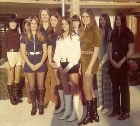 Early 70s Fashion, 60s Fashion Vintage, 1970s Fashion Women, White Boots Outfit, 70s Girl, 60s 70s Fashion, 70s Women, 60s And 70s Fashion, 70s Aesthetic