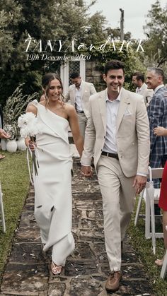 Groom Tan Linen Suit, Light Suit Wedding, Casual Wedding Bride And Groom, Groomsmen Linen Suits, Boho Wedding Look, Spring Wedding Suits Groom, Men’s Casual Wedding Attire, All White Groom Suit, Linen Groom Suit