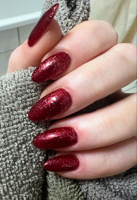 Red Christmas Nails Sparkle, Wine Sparkle Nails, Red Glittery Nails, Solid Color Acrylic Nails, Formal Ideas, Shellac Colors, Red Nails Glitter, Silver Glitter Nails, Glitter Nails Acrylic