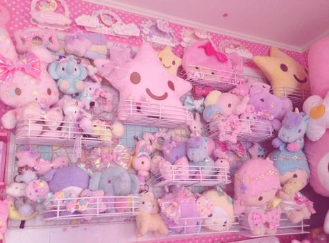 Kawaii Rooms, Kawaii Room Ideas, Kawaii Bedroom, Pastel Room Decor, Otaku Room, Pastel Room, Soft Aesthetic, Cute Room Ideas, Kawaii Room