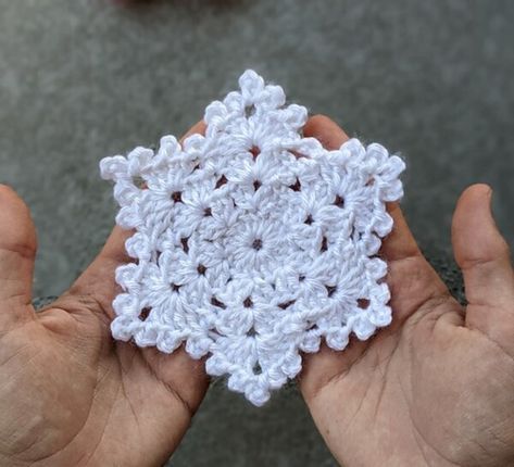 Free Crochet Snowflake Patterns, Crochet Christmas Snowflakes, Crochet Star Patterns, Holiday Crochet Patterns, Crochet Snowflake, Crochet Ornament Patterns, Fast Crochet, Crochet Fish, Crochet Snowflake Pattern