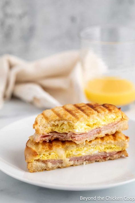 French Toast Panini, Breakfast Panini Recipes, English Muffin Breakfast Sandwich, Breakfast Panini, Dash Recipes, Future Restaurant, English Muffin Breakfast, Starbucks Breakfast, Dash Recipe