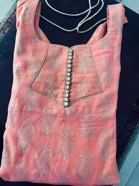 Material Chudi Neck Designs, Chudithar Material Designs, Neck Design For Chudi Material, Halter Neck Suit Design, Cotton Suit Designs Indian Style Neck, Latest Dress Neck Designs, Cotton Suit Neck Design, Potli Button Neck Designs, Neckline Ideas