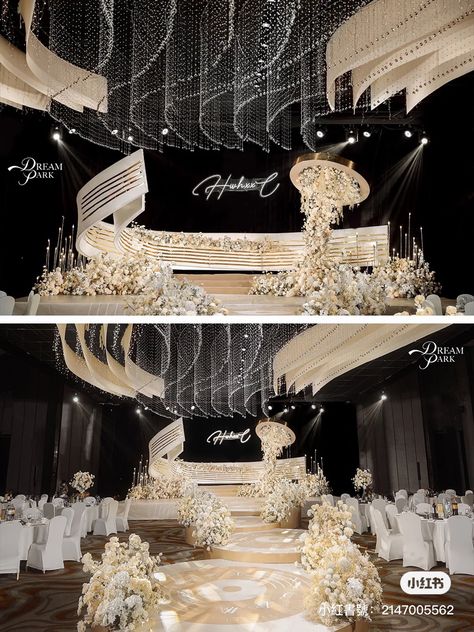 Ballroom Wedding Decoration, Reception Ceiling Design, Decorasi Wedding, Bridal Background, Royal Dinner, Reception Ceiling, Wedding Entrance Sign, Chinese Wedding Decor, Wedding Artwork