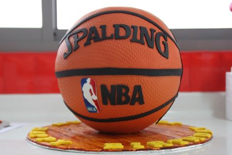 Basketball Birthday Cakes For Boys, Basketball Ball Cake, Basketball Cake Ideas Boys, Basketball Birthday Cake, Basketball Cupcakes, Basketball Cookies, Sports Themed Cakes, Basketball Birthday Parties, Basketball Cake