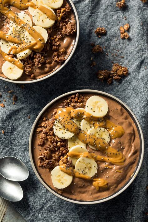 Low Calorie High Protein Chocolate Smoothie Bowl - Lose Weight By Eating Protein Sludge Bowl, Low Calorie Snacks High Protein, Low Calorie Chocolate Smoothie, Chocolate Protein Yogurt Bowl, Chocolate Protein Smoothie Bowl, Low Calorie High Protein Yogurt Bowl, Protein Low Calorie, Low Cal Smoothie Bowl, Smoothie Recipes Low Calorie