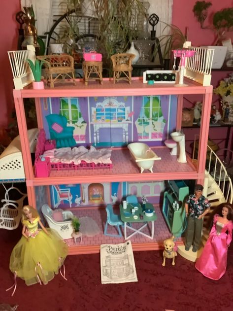 VINTAGE 1984 MATTEL BARBIE GLAMOUR Dollhouse w/Accessories | eBay Barbie Playroom, Barbie Bookshelf, Barbie Townhouse, Vintage Barbie Party, Doll Pictures, Barbie Dollhouse, Rockin Robin, Barbie Diorama, Doll House Plans