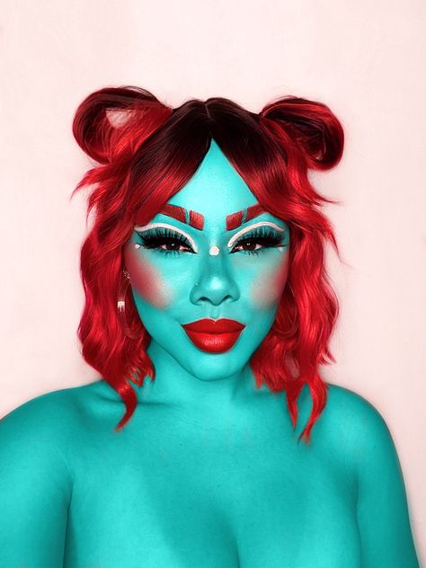 Halloween 2023 inspo costume hairstyles alien face paint Teal Alien Makeup, Alien Makeup Looks Halloween, Extraterrestrial Photoshoot, Cute Alien Makeup, Alien Hairstyle, Alien Cowgirl, Alien Makeup Looks, Costume Hairstyles, Drag Couture