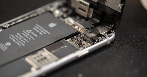 Is It Time to Replace Your iPhone's Battery? - CNET Iphone Battery Life, Iphone Battery Replacement, Iphone Screen Repair, Apple Service, Iphone Battery, Airplane Mode, Boost Mobile, Diy Repair, Phone Battery