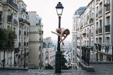 Circus Artists Perform Dangerous Stunts On City Streets And It’s Breathtaking Street Ballet, Dance Photo Shoot, Art Ballet, Belly Dancing Classes, Dancer Photography, Ballet Pictures, Dance Photo, Dance Photography Poses, Dance Dreams