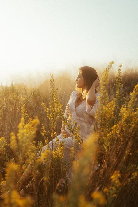 Goldenrod Photoshoot, Maternity Photoshoot In Nature, Maternity Photography Golden Hour, Golden Hour Field Photoshoot, Meadow Maternity Photos, Maternity Pictures Flowers, Maternity Nature Photoshoot, Maternity Photography Nature, Maternity Shoot Nature