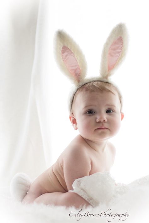 1st Easter Pictures, Easter Baby Photoshoot, Easter Photography Ideas, Baby Holiday Pictures, Bunny Photoshoot, Baby Easter Pictures, Easter Baby Photos, Easter Portraits, Easter Pics