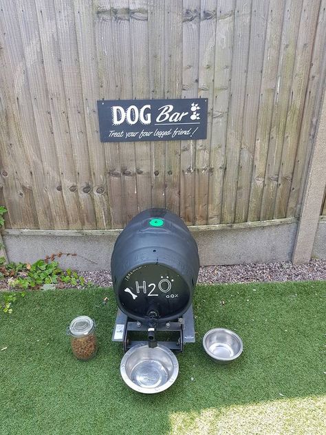 Dog Station Outdoor, Outdoor Dog Food And Water Station, Dog Baths Outside, Backyard Dog Waste Station, Outside Dog Water Station, Outdoor Dog Water Bowl, Dog Park Water Station, Dog Water Bowl Ideas Outdoor, Outdoor Dog Bowl Ideas