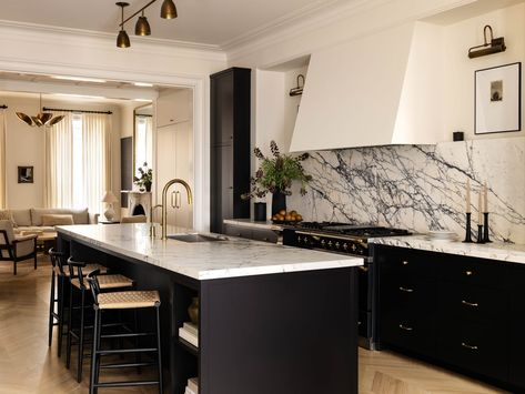 kitchen Black Coastal Kitchen, Nero Marquina Kitchen, Quiet Luxury Interior Design, Parisian Kitchen Design, Brownstone Kitchen, Euro Kitchen, White And Black Kitchen, Modern Home Decor Kitchen, Townhouse Kitchen