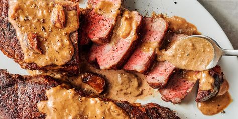 Steak With Bourbon Garlic Cream Sauce Will Jazz Up Your Valentine's Day Creamed Beef, Tenderloin Steak, Tender Steak, Pepper Steak, Steak Recipe, Best Steak, Beef Tenderloin, How To Cook Steak, Steak Recipes