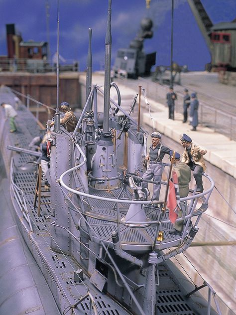 Model Warships, Das Boot, Scale Model Building, Scale Model Ships, German Submarines, German Soldiers Ww2, Plastic Model Cars, Military Modelling, Model Hobbies