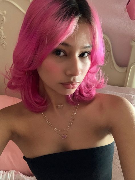 Pink Short Hair, Girl With Pink Hair, Mexican Girl, Pink Shorts, Pink Hair, Dyed Hair, Hair Inspo, Girl Hairstyles, Short Hair Styles