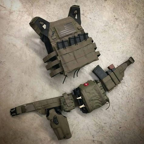 Crye Precision JPC 2.0. In stock now in multiple colors and sizes, along with compatible AVS Front Flaps and even some AVS 1000 Packs.… Crye Jpc 2.0 Setup, Crye Jpc 2.0, Crye Jpc Setup, Crye Jpc, Military Loadout, Tactical Loadout, Tactical Gear Storage, Crye Precision, Tactical Wall