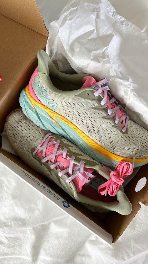 Hoka Aesthetic, Cute Running Outfit, Cute Running Shoes, Hoka Shoes, Stunning Shoes, Sport Shoes Women, Cute Preppy Outfits, Shoe Inspo, Aesthetic Shoes