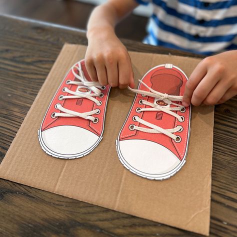 Shoelace Tying, Shoe Guide, Crayon Crafts, How To Tie Shoes, Paper Shoes, Free Printable Activities, Fine Motor Skills Development, Shoe Image, Fine Motor Skills Activities