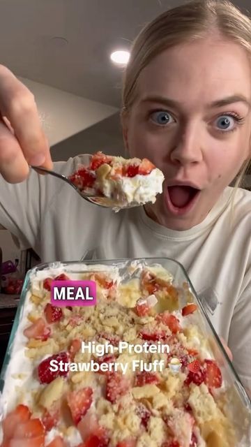 Zero Calorie Cool Whip Dessert, Low Calorie Strawberry Cheesecake, Cool Whip And Pb2, Strawberry Greek Yogurt Dessert, Strawberry And Greek Yogurt Recipes, Cheesecake Pudding Mix And Greek Yogurt, Yogurt Cool Whip Dessert, Strawberry Protein Fluff, Whipped Yogurt Fluff