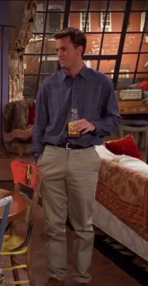 Chandler Bing Style, Chandler Bing Outfits, Friends Season, Joey Tribbiani, Chandler Bing, Matthew Perry, Fit Inspo, Mens Clothing, Season 4