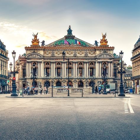 🇫🇷 Unveiling Grandeur beyond the Runway ⚜️ Paris Fashion Week isn't just about what's on the catwalk! Immerse yourself in the city's rich history with a visit to the Palais Garnier, an architectural masterpiece designed by Charles Garnier in 1875. 💎 This isn't just any theatre - the Palais Garnier boasts a stunning Italian-style auditorium, adorned with a mesmerizing ceiling by Marc Chagall and can seat over 2,000 spectators. Beyond the stage, explore the grand foyer, rotunda, lounges and e... Grand Palais Paris, Charles Garnier, Opera Garnier, Grand Foyer, Marc Chagall, Modern Mansion, The Stage, Italian Style, Paris Fashion