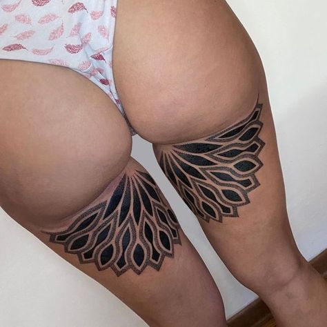 Bum Tattoo Women, Bum Tattoo, Woman Tattoo, Original Tattoos, Sketch Tattoo, Tattoo Desings, Simple Tattoo, Tattoo Sketch, Tattoo Designs And Meanings