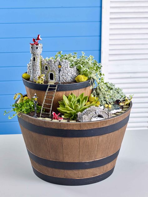 Fairy Garden Design Ideas, Dragon Castle, Outdoor Christmas Diy, Dragon Garden, Bird Houses Ideas Diy, Play Garden, Garden Decor Ideas, Planting Hydrangeas, Castle Garden