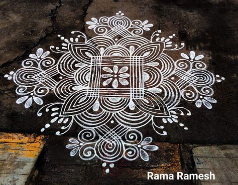 Square Alpona Design Bengali, White Rangoli Design Simple, Big Rangoli Designs With Dots, Simple Dot Kolam, Short Rangoli, Sankranti Muggulu, Dhanurmasam Muggulu, White Rangoli, Lotus Kolam