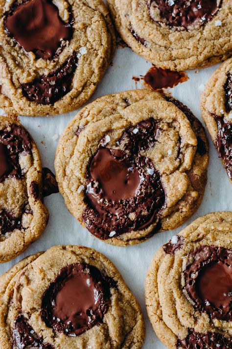 Salted Espresso Rye Chocolate Chip Cookies - The Sweet and Simple Kitchen Rye Chocolate Chip Cookies, Rye Cookies, Rye Flour, Cookie Exchange, Simple Kitchen, Xmas Ideas, Tea Cakes, How Sweet Eats, Easy Cookies