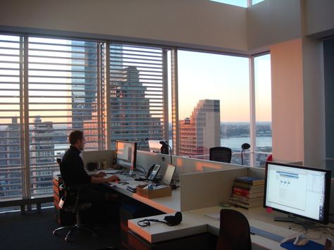 Aesthetic Company Office, Working In A Company Aesthetic, Working In A Office Aesthetic, Office Job Aesthetic New York, Office With City View, New York Times Office, Downtown Office Aesthetic, Busy Office Aesthetic, Career Aesthetic Office