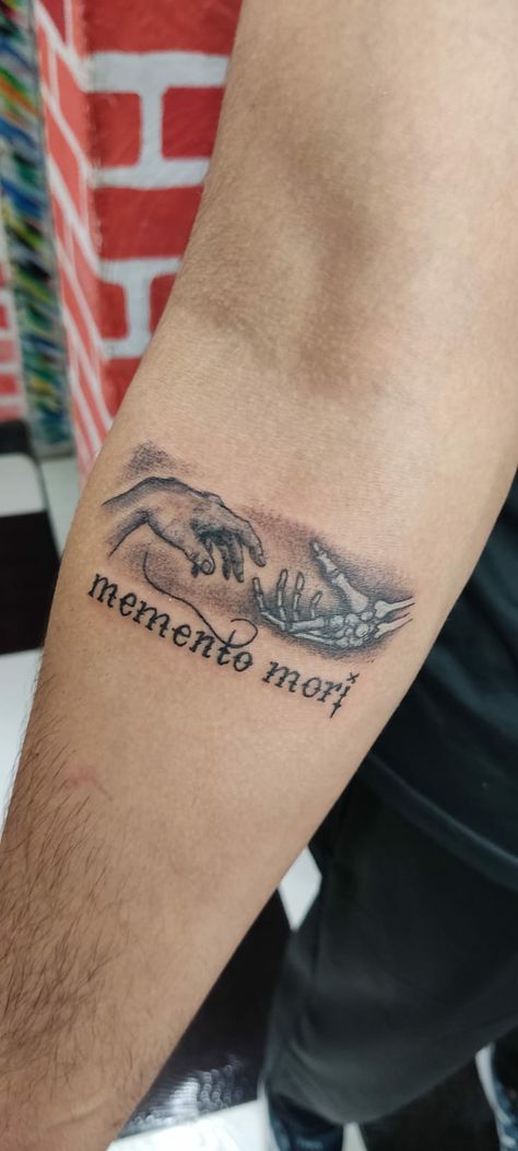 Tattoo Memento mori Memento vivere Mento Mori Tattoo, Momentum Tattoo, Momento Mori Tattoo, Mori Tattoo, Memento Mori Tattoo, Jason And The Argonauts, Half Sleeve Tattoos Drawings, The Hills Have Eyes, Cute Tats