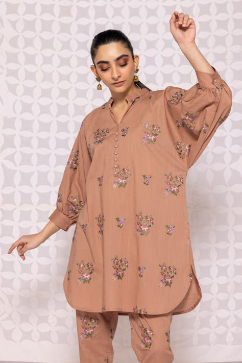 Loan Dress Design For Eid, Loan Shirts Designs Pakistani, Printed Lawn Dress Design Ideas 2024, Casual Eid Outfits, Printed Kurti Designs Latest, Lawn Dress Design Ideas 2024, Fancy Kurti Designs Latest, Lawn Dress Design Ideas, Printed Kurti Designs