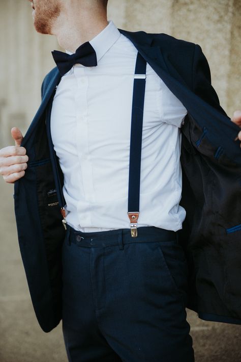 Suit Suspenders, Suit With Suspenders, Navy Groomsmen Suits, Casual Groom Attire, Groom Suspenders, Navy Suit Wedding, Navy Bow Tie, Groomsmen Suspenders, Outfit Navy