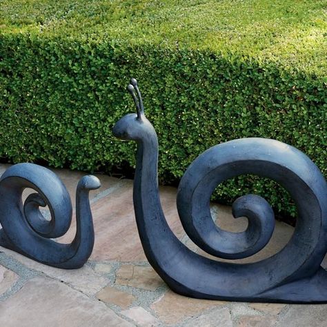 Snail Sculpture, Snail Garden, Outdoor Clock, Tulips Garden, Garden Pottery, Beer Cans, Garden Art Sculptures Diy, Garden Art Projects, Garden Art Sculptures