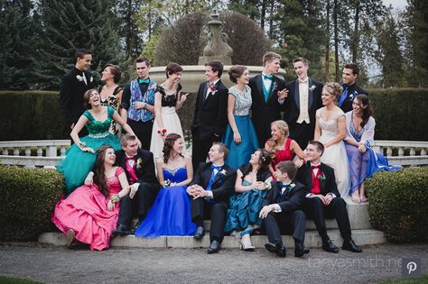 / Prom Group Poses, Prom Photo Poses, Couples Prom Pictures, Couples Prom, Prom Photography Poses, Couple Prom, Homecoming Poses, Prom Pictures Couples, Prom Goals