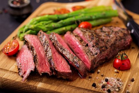 How to Cook Medium-Rare Steak Perfectly (Tips, Tricks and More) Perfect Medium Rare Steak, Bacon Wrapped Filet, London Broil Recipes, Medium Rare Steak, Steak Kabobs, Rare Steak, Cooking The Perfect Steak, Tenderloin Steak, Tender Steak