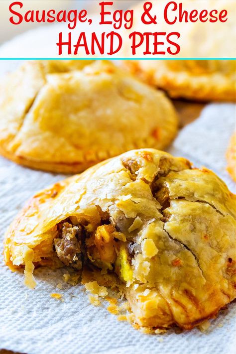 Breakfast Ideas With Pie Crust, Refrigerated Pie Crust Ideas, Pillsbury Pie Crust Recipes Dinners, Pie Crust Breakfast, Pillsbury Pie Crust Recipes, Pie Crust Dinner, Savory Hand Pies Recipes, Cheese Hand Pies, Easy Empanadas Recipe