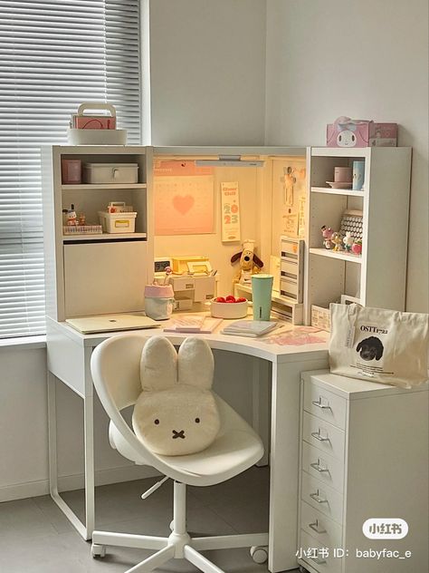 Coquette Desk Chair, Reading Table Bedroom, Pink Desks, Girls Desk Ideas, Corner Desk Ideas, Desks Ideas, Coquette Core, Room Inspired, White Desk