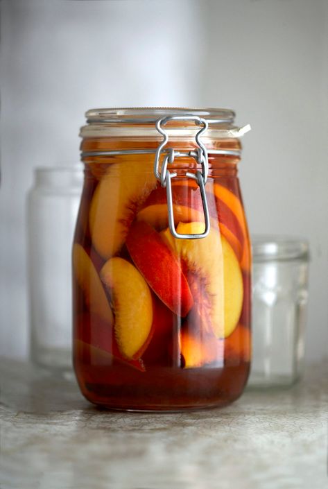 Brandied Fruit, Brandy Recipe, Eastern European Recipes, Homemade Liquor, Liquor Recipes, Liqueurs Recipes, Fermentation Recipes, Canned Fruit, Homemade Wine