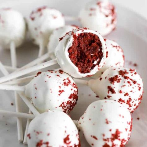 Pioneer Woman Red Velvet Cake Balls Recipe Cake Pops Recipe Red Velvet, Red Velvet Pop Cake, Cake Balls Red Velvet, Cake Pop Red Velvet, Red Food Items For Color Party, Snacks For Party Sweet, Cake Pop Machine Recipes, Red Velvet Treats, Baking Ideas For Christmas