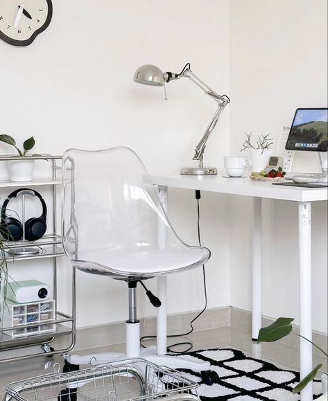 Elevate your bedroom's minimalist aesthetic with our transparent desk chair. Add a touch of modern elegance to your workspace while maintaining that clean, uncluttered look. Get the best of style and simplicity. 💼✨ #MinimalistBedroom #TransparentChair #ModernWorkspace creds: @/hyeprili (instagram) Clear Desk Chair, Bed Room Set, Transparent Chair, Clear Chairs, Kitchen Dining Living, Guest Bed, Decor Home Living Room, Armless Chair, Minimalist Aesthetic