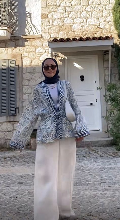 Hijabi Travel Outfit Summer, Hijab Vacation Outfits, Hijabi Holiday Outfits, Hijab Outfit Dress, Hijabi Vacation Outfits, Hijab Skirt Outfit, Outfit Ideas Dubai, Hijabi Summer Outfits, Estilo Hijab