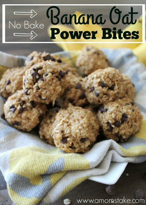 Delicious and healthy, these no bake Banana Oat power bites will refuel your energy and help you stay feeling full. They're so fast and easy to make with just 6 ingredients. Perfect after workout snack. via @amomstake Oat Energy Bites, Banana Energy, After Workout Snack, Power Bites, Oatmeal Bites, Bake Banana, Banana Oat, Banana Bites, Nutritious Smoothies